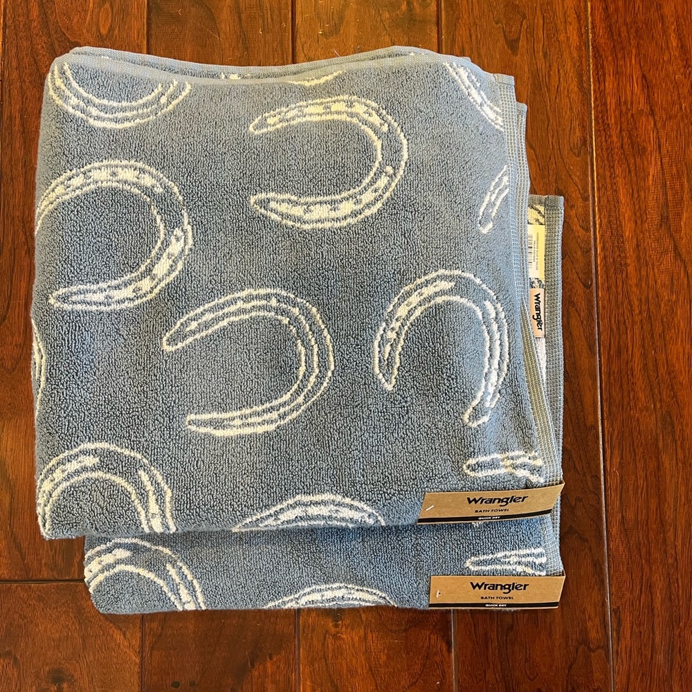 Set of 2 Wrangler Blue and White Horseshoe Bath Towels